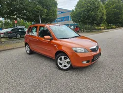 Orange Gebraucht 2004 Mazda 2 Exclusive Limousine | 3.499 € (Teuer)