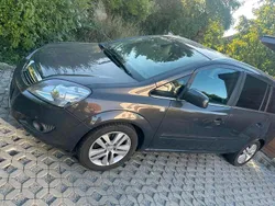 Grau Gebraucht 2013 Opel Zafira Van / Kleinbus | 5.300 € (Fairer Preis)