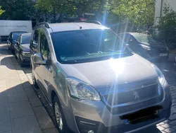 Grau Gebraucht 2016 Peugeot Partner Tepee Allure Van / Kleinbus | 13.900 € (Teuer)