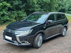 Schwarz Gebraucht 2020 Mitsubishi Outlander P-HEV Top SUV | 23.999 € (Fairer Preis)