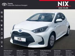 Schneeweiß Gebraucht 2021 Toyota Yaris Hybrid Basis Kleinwagen | 18.190 € (Fairer Preis)