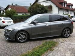 Grau Gebraucht 2019 Mercedes B200 AMG line Van / Kleinbus | 19.800 € (Guter Preis)