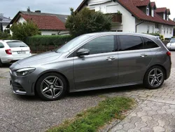 Grau Gebraucht 2019 Mercedes B200 AMG line Van / Kleinbus | 21.500 € (Fairer Preis)