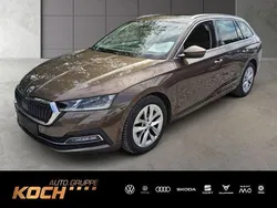 Maple braun metallic Gebraucht 2020 Skoda Octavia First Edition Kombi | 18.530 € (Fairer Preis)
