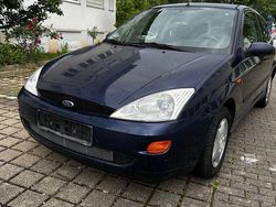 Blau Gebraucht 2001 Ford Focus Limousine | 999 € (Fairer Preis)
