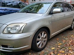 Silber Gebraucht 2005 Toyota Avensis T2 Kombi | 2.900 €
