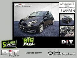 Black mica / ink Gebraucht 2023 Toyota Yaris Hybrid Comfort Limousine | 18.990 € (Guter Preis)