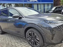 Grau Gebraucht 2025 Peugeot 5008 GTi Van / Kleinbus | 43.690 € (Fairer Preis)