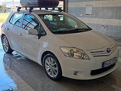 Weiß Gebraucht 2011 Toyota Auris Limousine | 4.450 € (Fairer Preis)