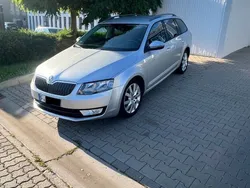 Grau Gebraucht 2014 Skoda Octavia Ambition Kombi | 7.400 € (Fairer Preis)