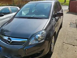Grau Gebraucht 2011 Opel Zafira Edition Van / Kleinbus | 6.000 € (Teuer)