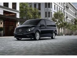 Obsidianschwarz metallic Gebraucht 2023 Mercedes Vito Kombi | 33.799 € (Teuer)