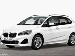 Alpinweiß uni Gebraucht 2020 BMW 225 Active Tourer iPerformance Van / Kleinbus | 18.990 € (Fairer Preis)