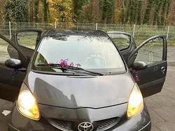 Grau Gebraucht 2006 Toyota Aygo Kleinwagen | 4.100 € (Teuer)