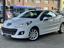 Weiß Gebraucht 2010 Peugeot 207 CC Platinum Cabrio | 5.490 € (Etwas zu teuer)