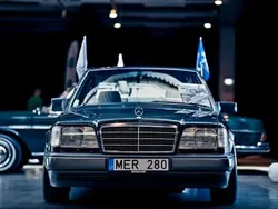 Schwarz Gebraucht 1994 Mercedes E280 AMG Limousine | 16.280 €
