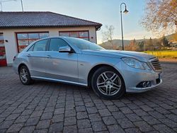Silber Gebraucht 2009 Mercedes E350 Elegance Limousine | 8.990 € (Fairer Preis)