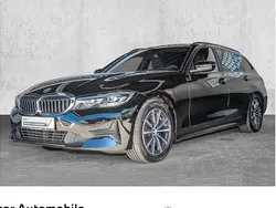 Schwarz Gebraucht 2022 BMW 320 Advantage Kombi | 25.650 € (Fairer Preis)