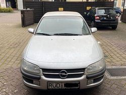 Grau Gebraucht 1996 Opel Omega Limousine | 1.999 € (Guter Preis)