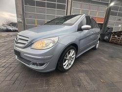 Blau Gebraucht 2005 Mercedes 180 Limousine | 4.899 €