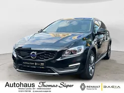 Schwarz Gebraucht 2016 Volvo V60 CC Momentum Kombi | 14.250 € (Teuer)
