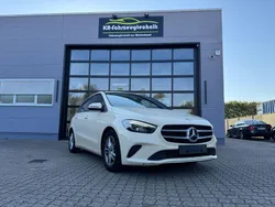 Gelb Gebraucht 2021 Mercedes B180 Van / Kleinbus | 14.999 € (Fairer Preis)