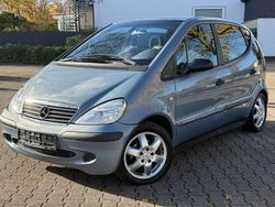 Grau Gebraucht 2002 Mercedes A160 Classic Van / Kleinbus | 3.698 €