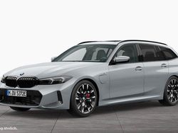 Grau Gebraucht 2024 BMW 330e M Sport Kombi | 59.811 €