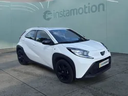 Weiß Gebraucht 2024 Toyota Aygo Business Edition Kleinwagen | 17.290 € (Etwas zu teuer)