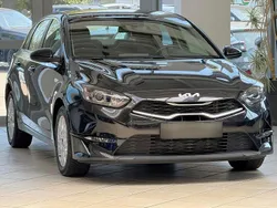 Schwarz metallic Gebraucht 2022 Kia Ceed | 20.020 € (Fairer Preis)