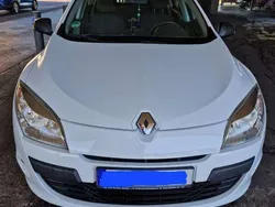 Weiß Gebraucht 2011 Renault Mégane III Expression Limousine | 6.000 € (Fairer Preis)