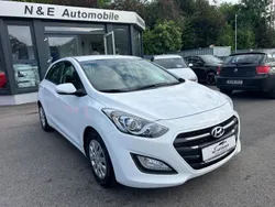 Weiß Gebraucht 2016 Hyundai i30 Limousine | 9.990 € (Guter Preis)