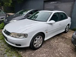 Weiß Gebraucht 1999 Opel Vectra Elegance Limousine | 2.650 € (Fairer Preis)