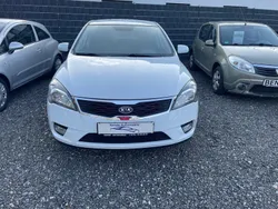 Weiß Gebraucht 2010 Kia Ceed 2 Limousine | 4.999 € (Fairer Preis)