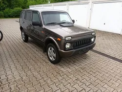 Braun Gebraucht 2019 Lada Urban SUV | 13.999 € (Teuer)