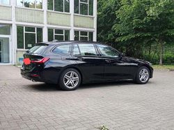 Schwarz Gebraucht 2020 BMW 330 Sport Line Kombi | 25.000 €
