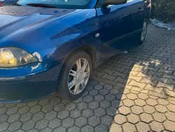 Blau Gebraucht 2003 Seat Cordoba Limousine | 350 € (Guter Preis)