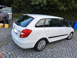 Weiß Gebraucht 2009 Skoda Fabia Kleinwagen | 1.950 € (Fairer Preis)