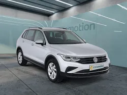Silber Gebraucht 2023 VW Tiguan Life SUV | 41.570 € (Teuer)