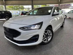 Weiß Gebraucht 2022 Ford Focus Limousine | 18.480 € (Guter Preis)