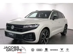 Beige Gebraucht 2024 VW Touareg Style SUV | 77.880 € (Teuer)