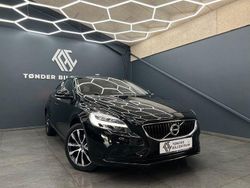 Schwarz Gebraucht 2018 Volvo V40 Momentum Kombi | 16.065 € (Fairer Preis)