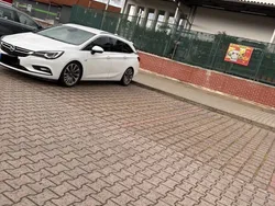Weiß Gebraucht 2017 Opel Astra Dynamic Kombi | 12.900 € (Etwas zu teuer)