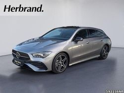Grau Gebraucht 2024 Mercedes CLA180 Shooting Brake AMG Kombi | 33.890 €