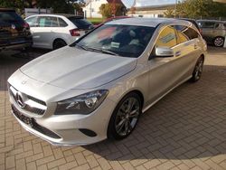 Silber Gebraucht 2017 Mercedes CLA200 Shooting Brake Kombi | 17.995 € (Fairer Preis)