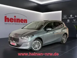 Grau Gebraucht 2023 BMW 218 Active Tourer Luxury Line Van / Kleinbus | 26.909 € (Fairer Preis)