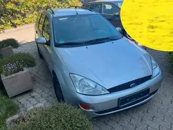 Silber Gebraucht 2001 Ford Focus Finesse Kombi | 1.700 € (Fairer Preis)