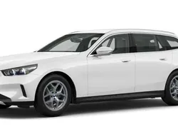 Alpinweiß uni Neu 2025 BMW 520 Sport Line Kombi | 49.900 € (Superpreis)