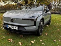 Grau Gebraucht 2024 Volvo EX30 Performance SUV | 39.900 €