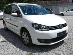 Weiß Gebraucht 2012 VW Touran Trendline Van / Kleinbus | 3.990 € (Superpreis)
